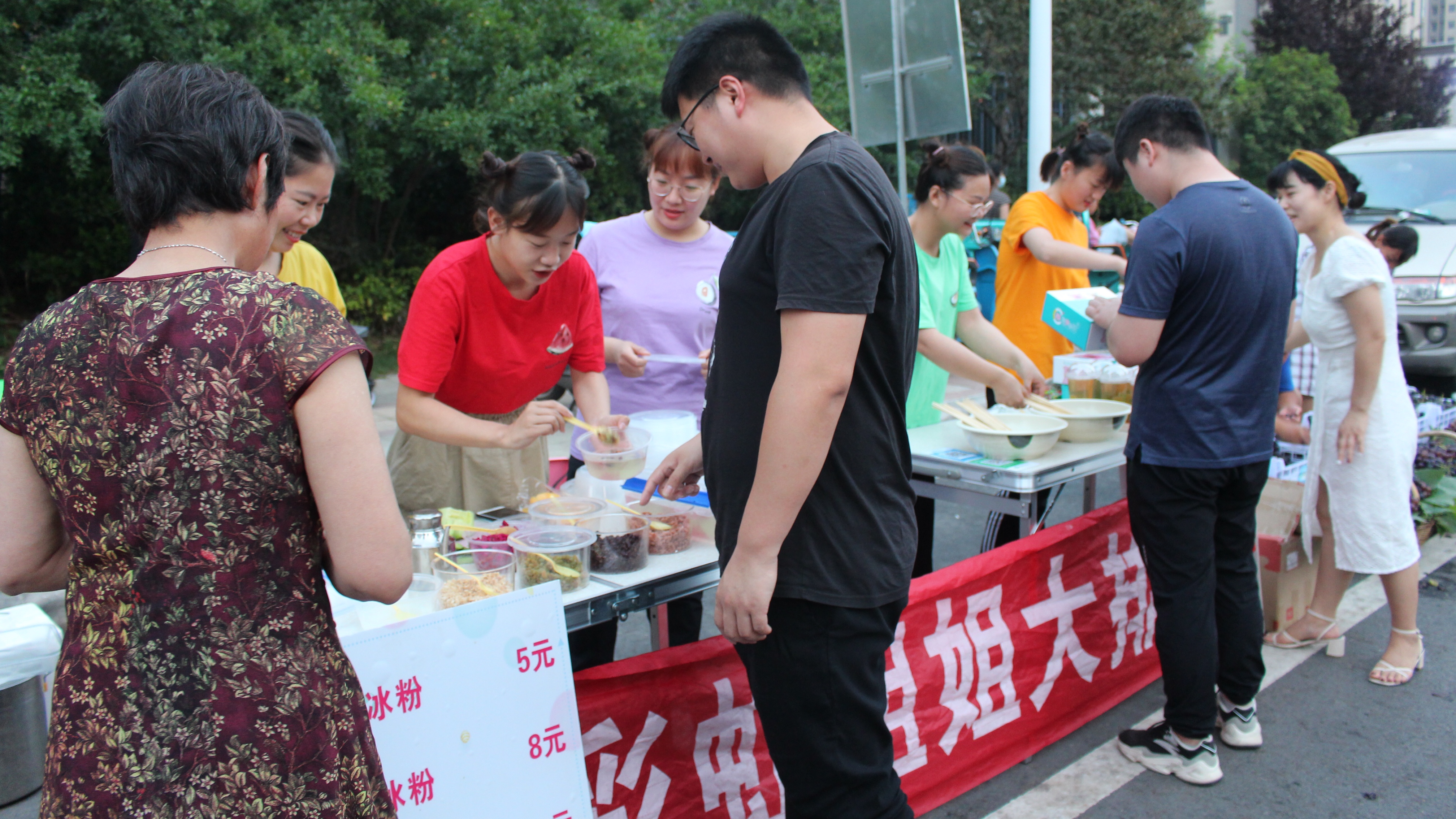 郑州地摊经济新动向，城市繁荣与地摊经济的蓬勃发展