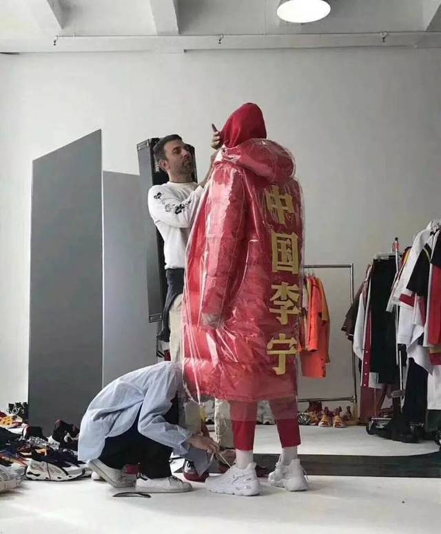 中国李宁最新羽绒服，时尚与功能的完美融合